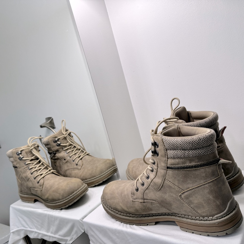Worker boots size 10-12